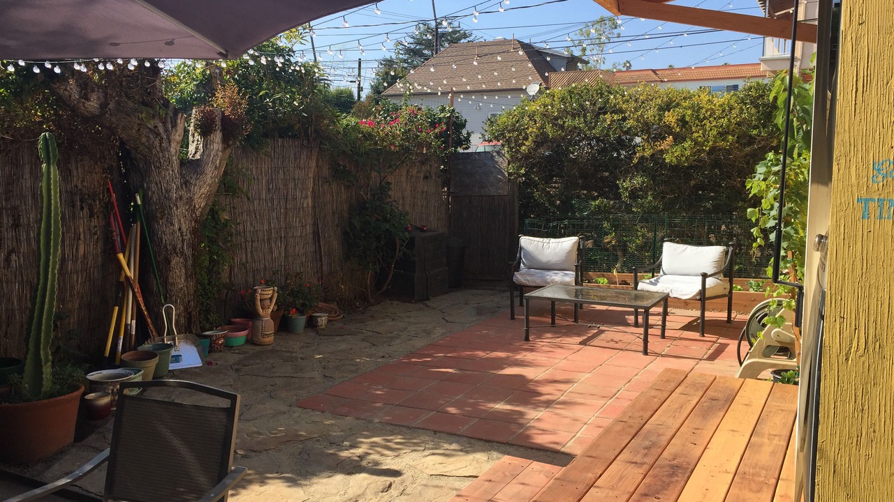 Photo of Patio Balcony in North of Wilshire
