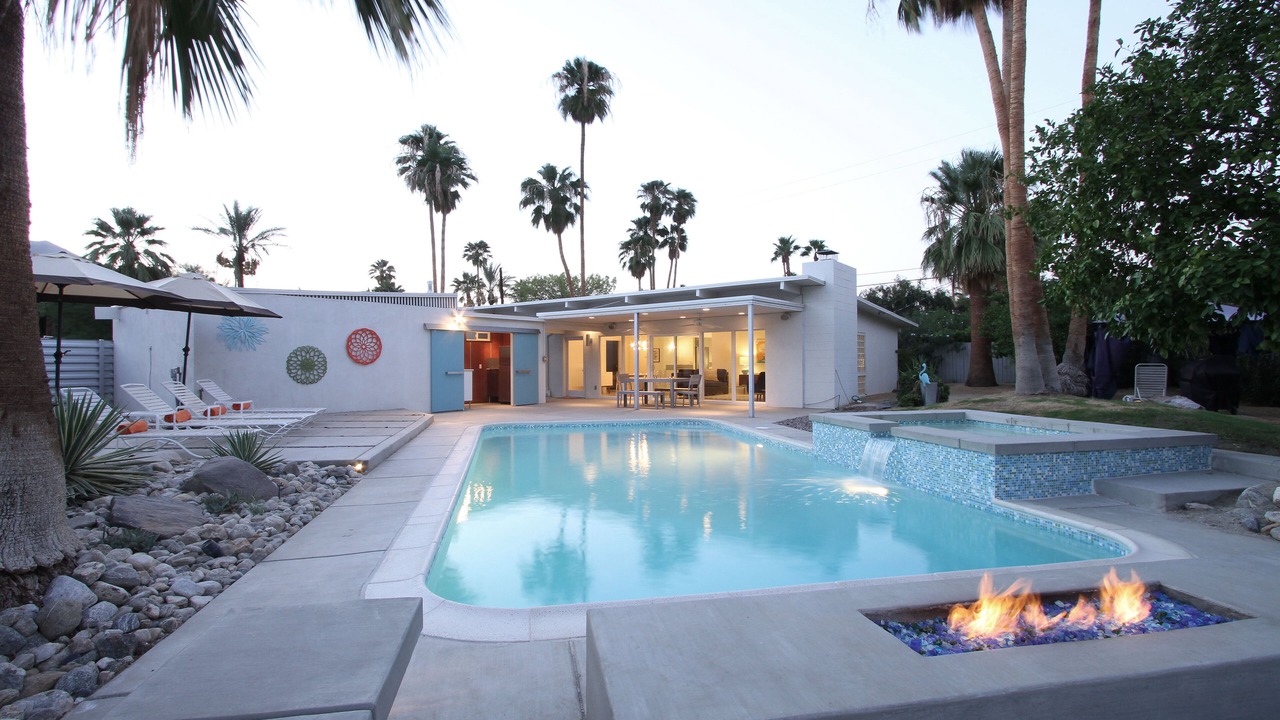 Photo of Outdoor in Racquet Club Estates