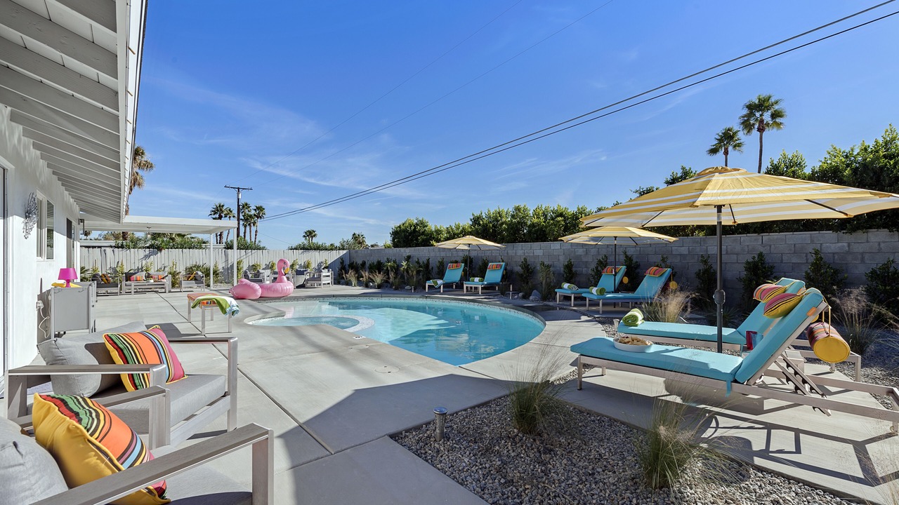 Photo of Outdoor in Racquet Club Estates