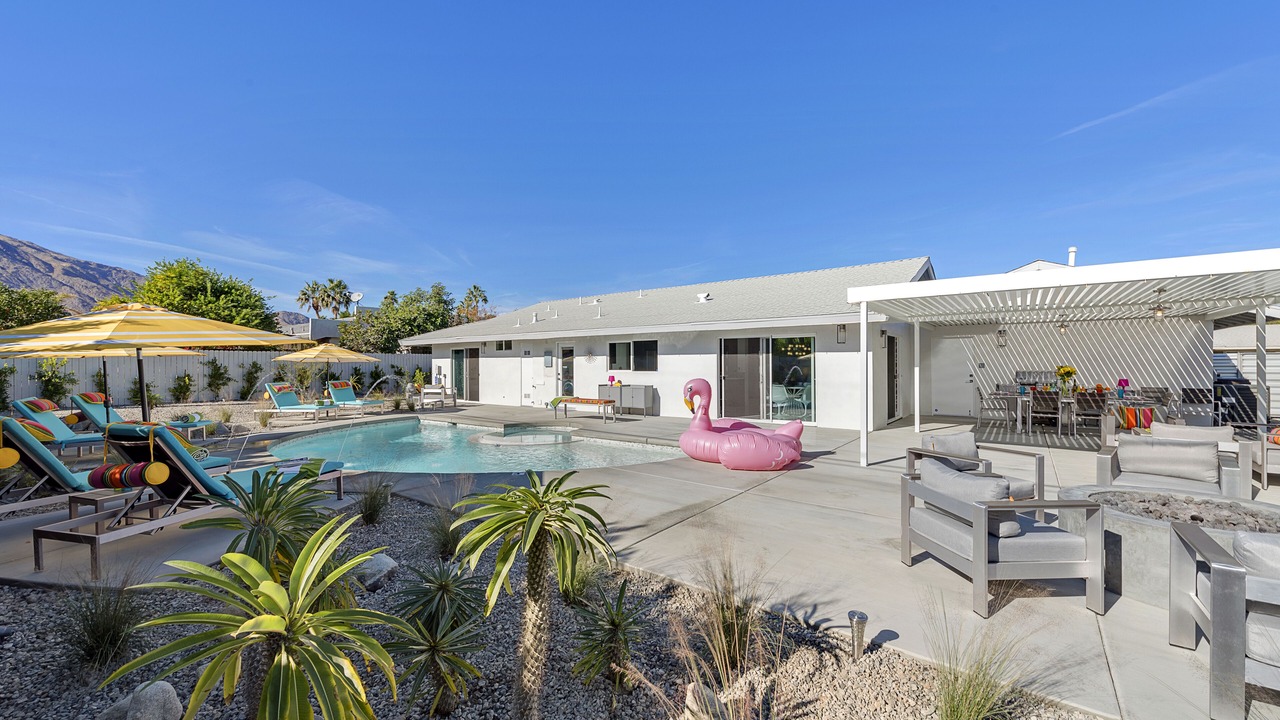 Photo of Outdoor in Racquet Club Estates