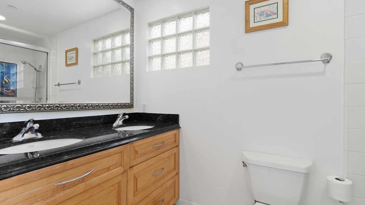 Photo of Bathroom in Balboa Peninsula
