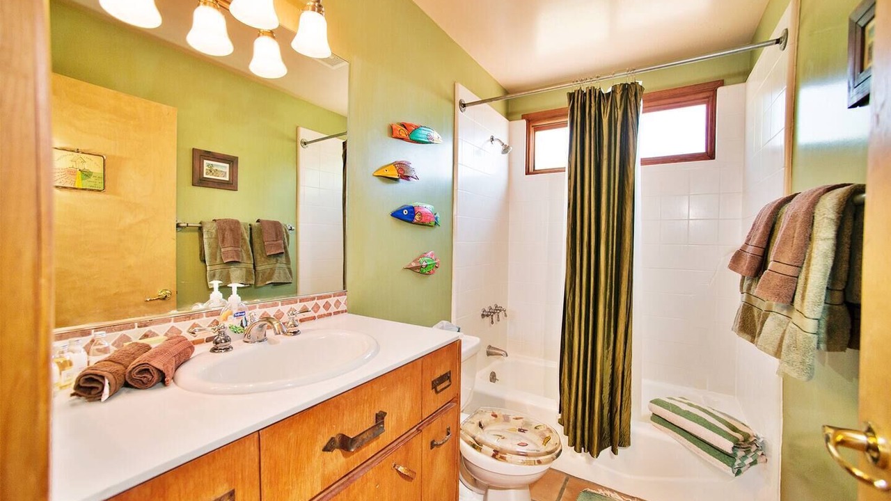 Photo of Bathroom in Monument Manor