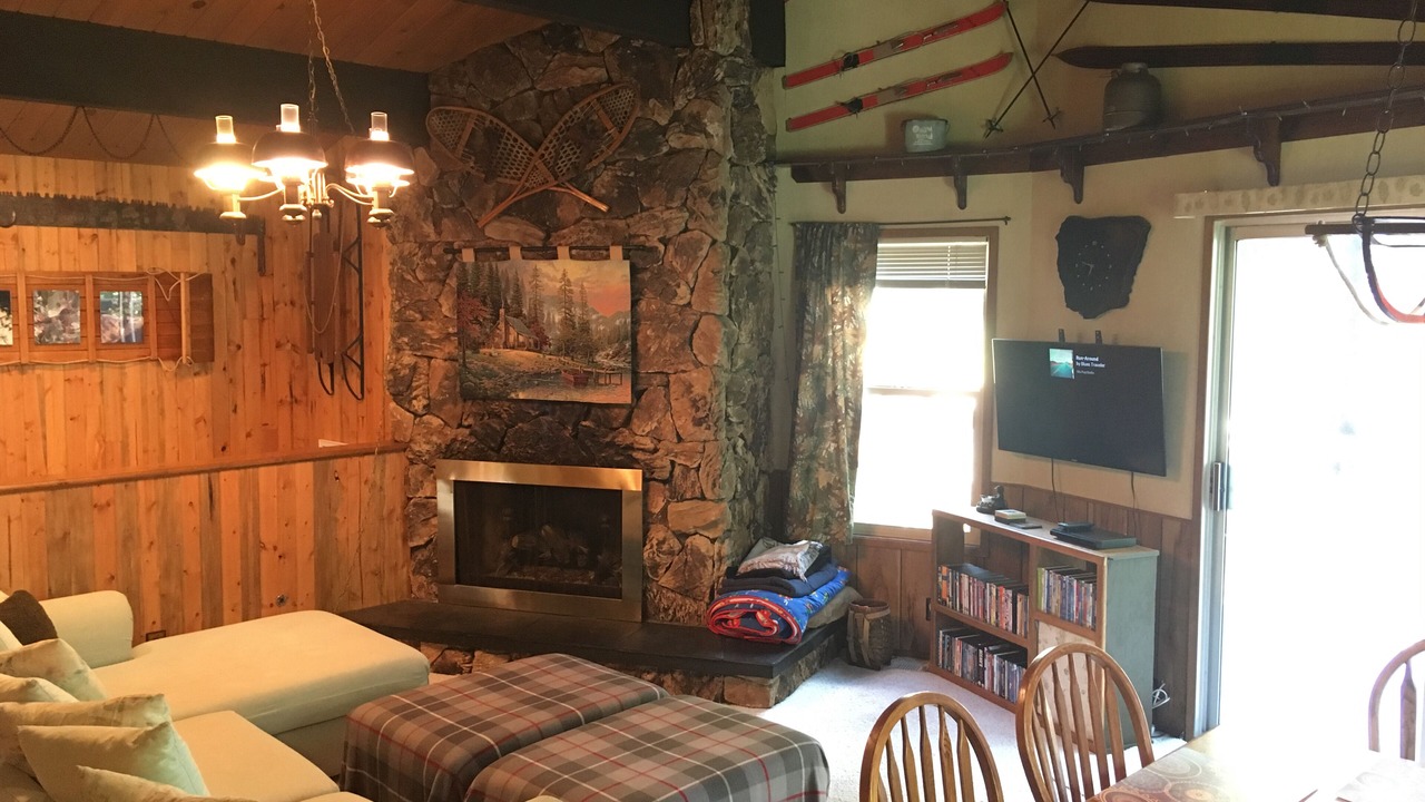 Photo of Livingroom in Arrowhead Villas