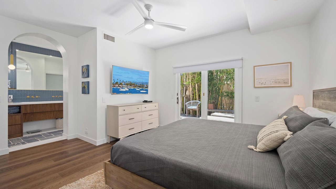 Photo of Bedroom in La Jolla Shores