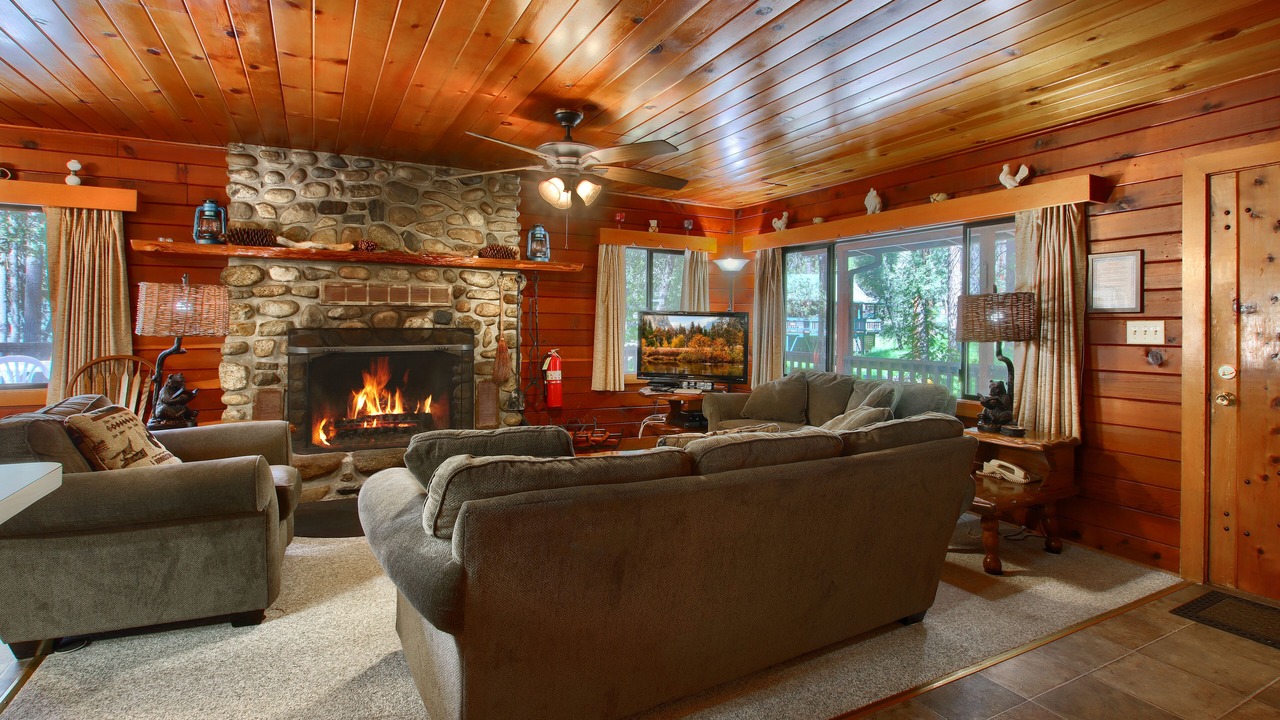Photo of Livingroom in North Wawona