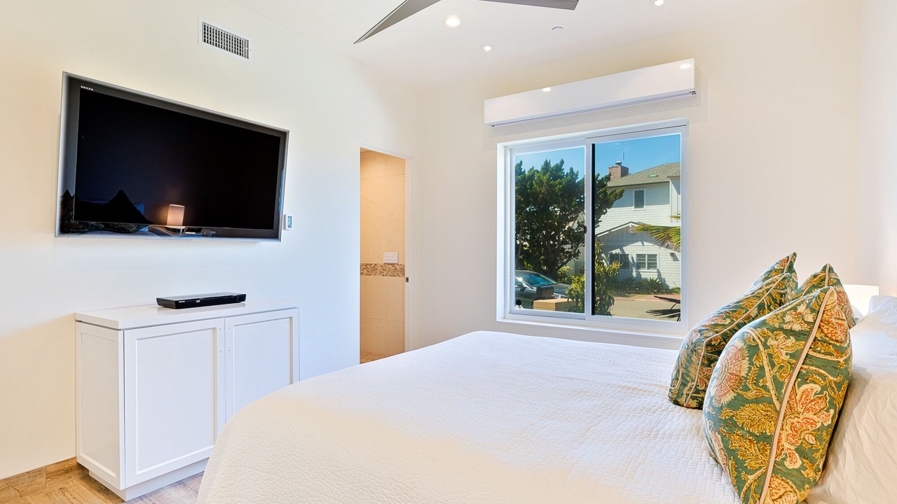 Photo of Bedroom in La Jolla Shores