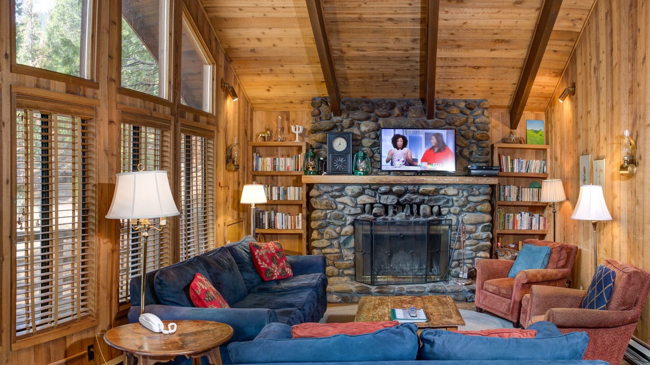 Photo of Livingroom in North Wawona