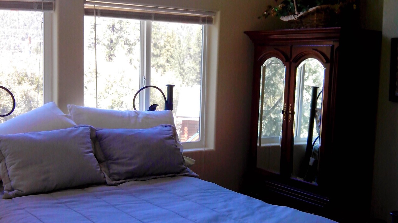 Photo of Bedroom in Pine Mountain Club