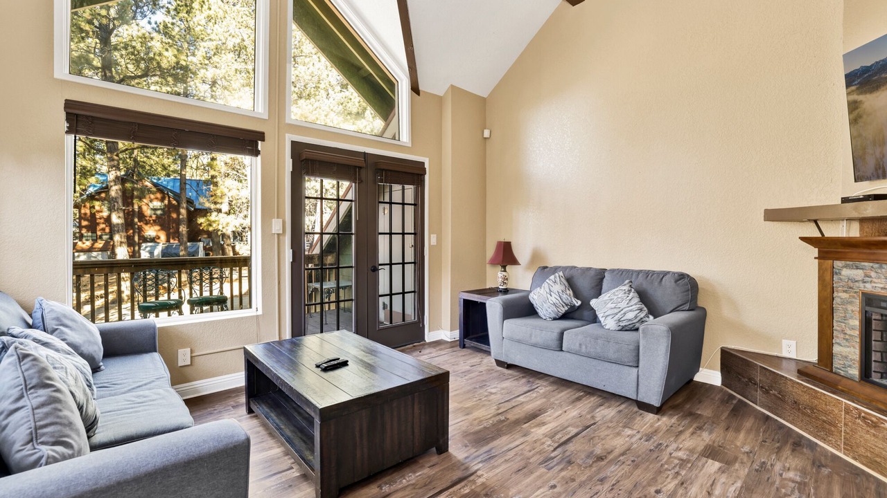 Photo of Livingroom in Fawnskin