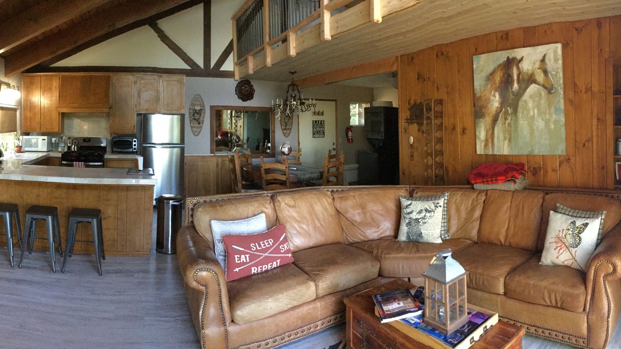 Photo of Livingroom in Arrowhead Villas