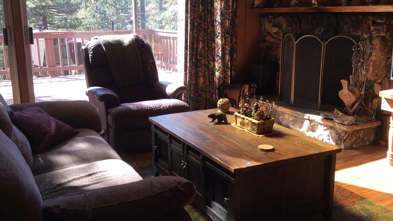 Photo of Livingroom in Fawnskin