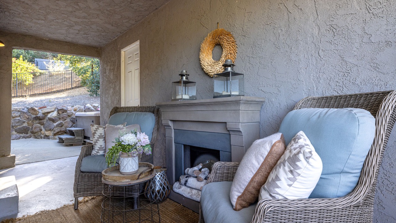 Photo of Patio Balcony in Thousand Oaks