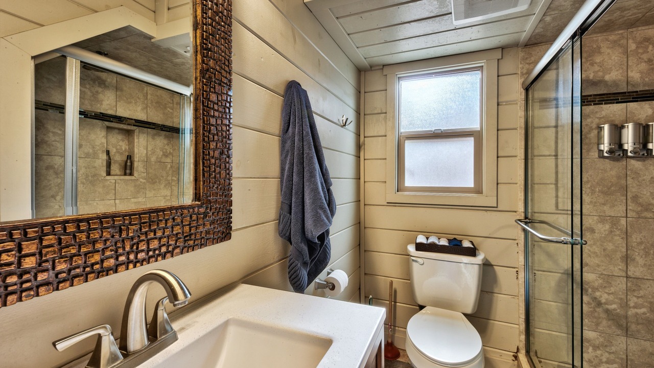 Photo of Bathroom in Lakeside Park