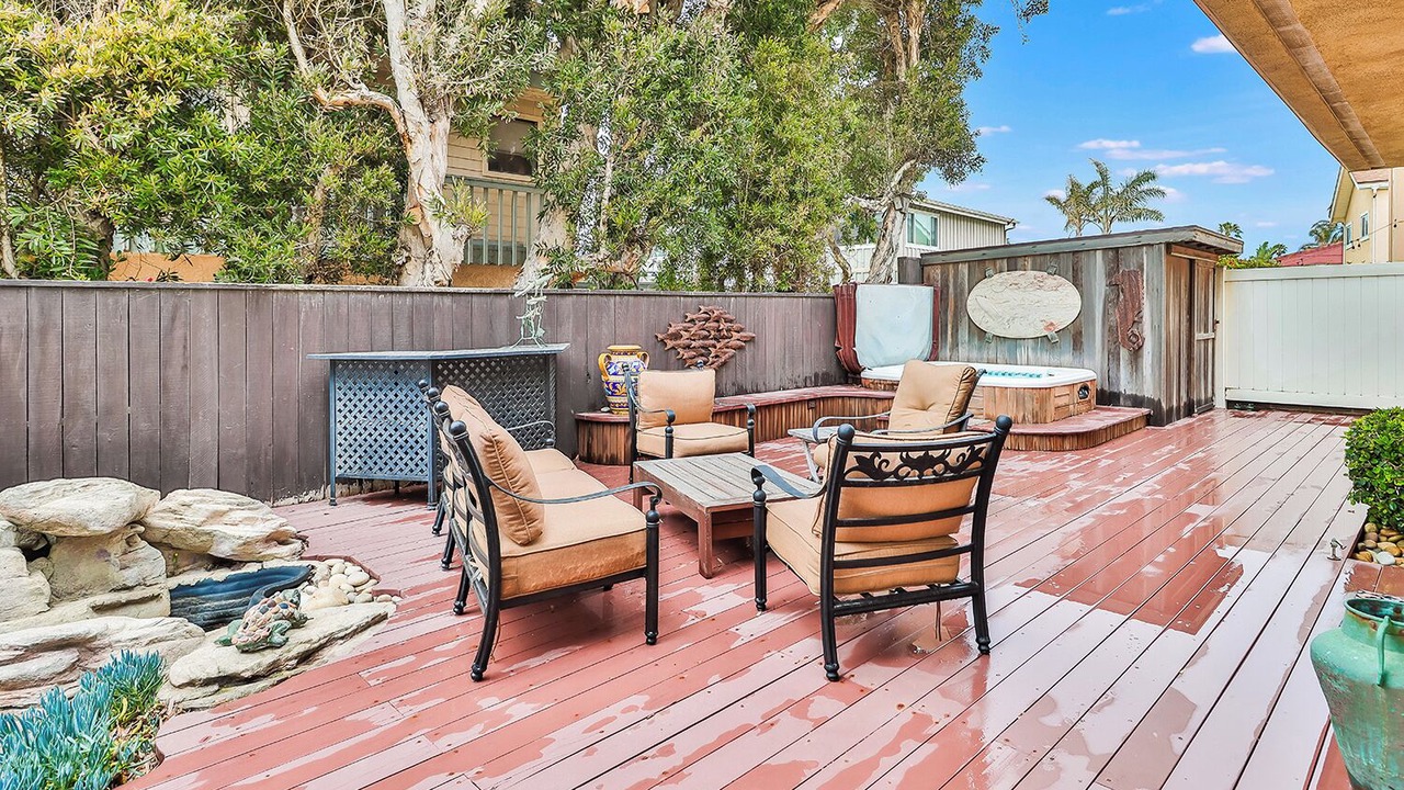 Photo of Patio Balcony in Pierpont Bay