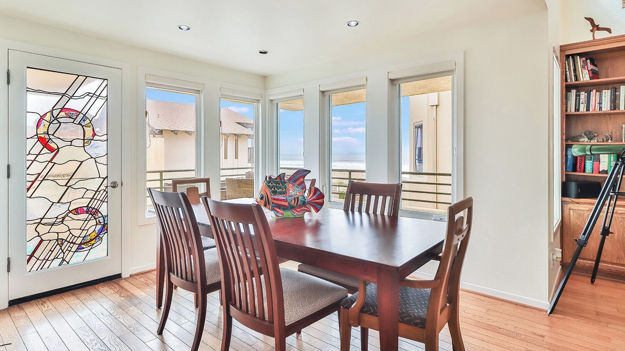 Photo of Patio Balcony in Pierpont Bay