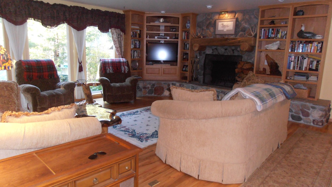 Photo of Livingroom in Gasquet