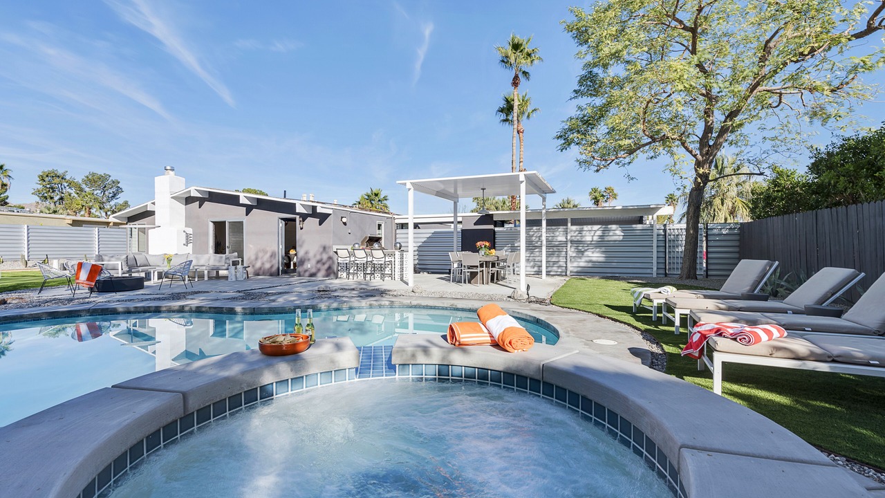 Photo of Outdoor in Racquet Club Estates