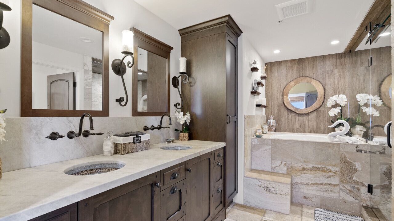 Photo of Bathroom in Golden Rectangle