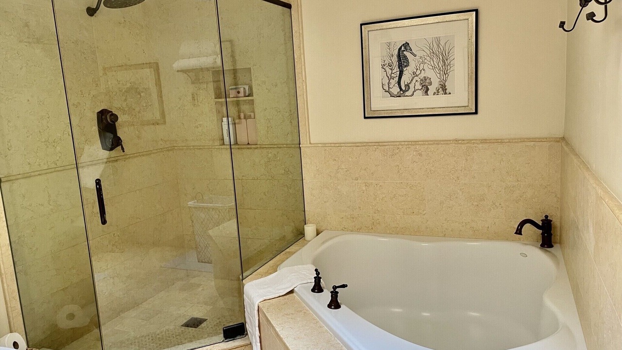 Photo of Bathroom in Hedgerow