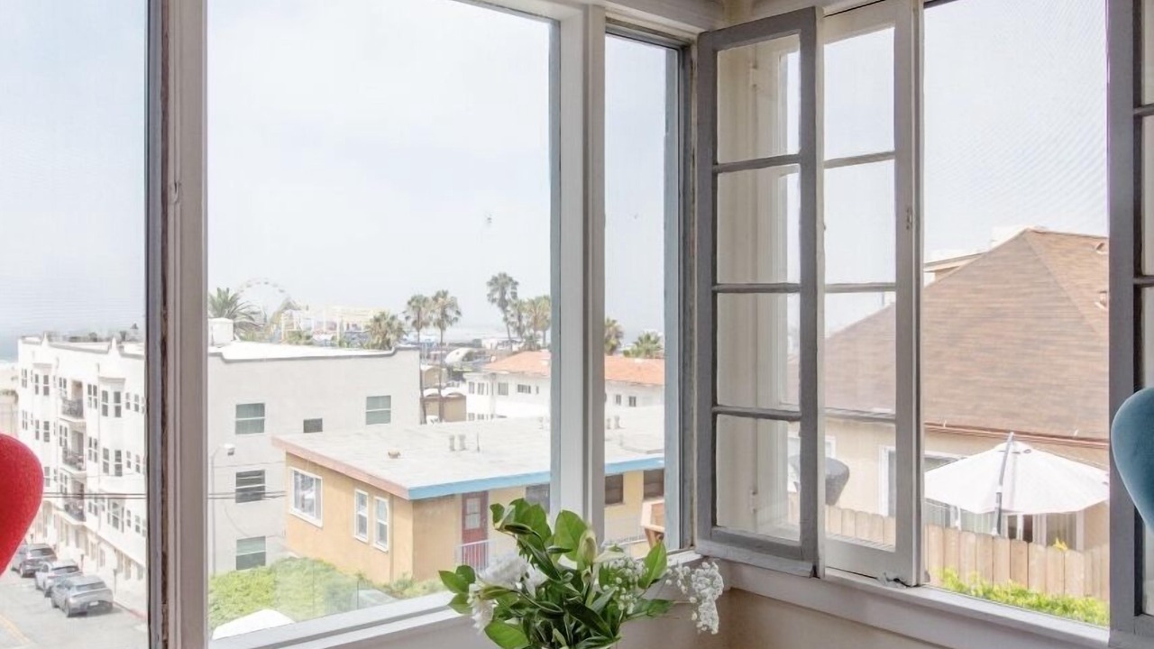 Photo of Livingroom in Downtown