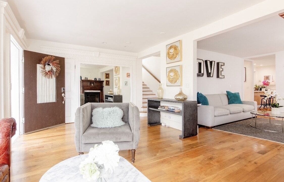 Photo of Livingroom in Downtown
