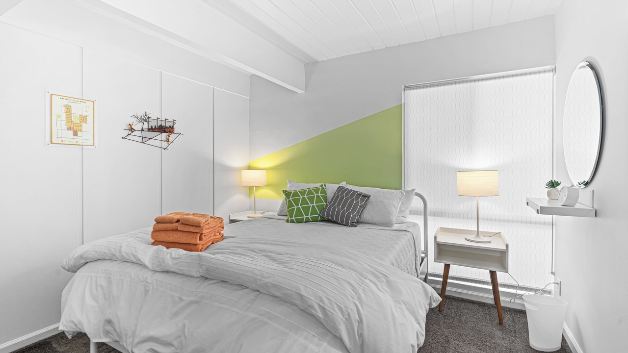 Photo of Bedroom in Racquet Club Estates