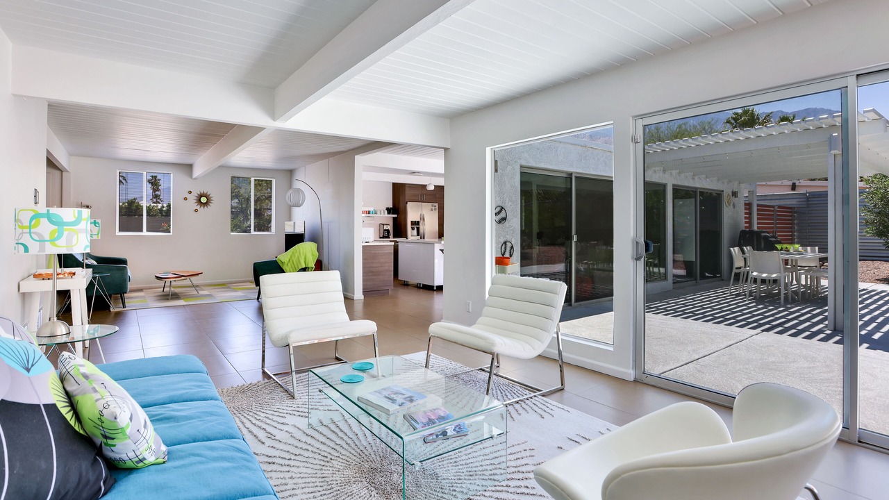Photo of Livingroom in Racquet Club Estates