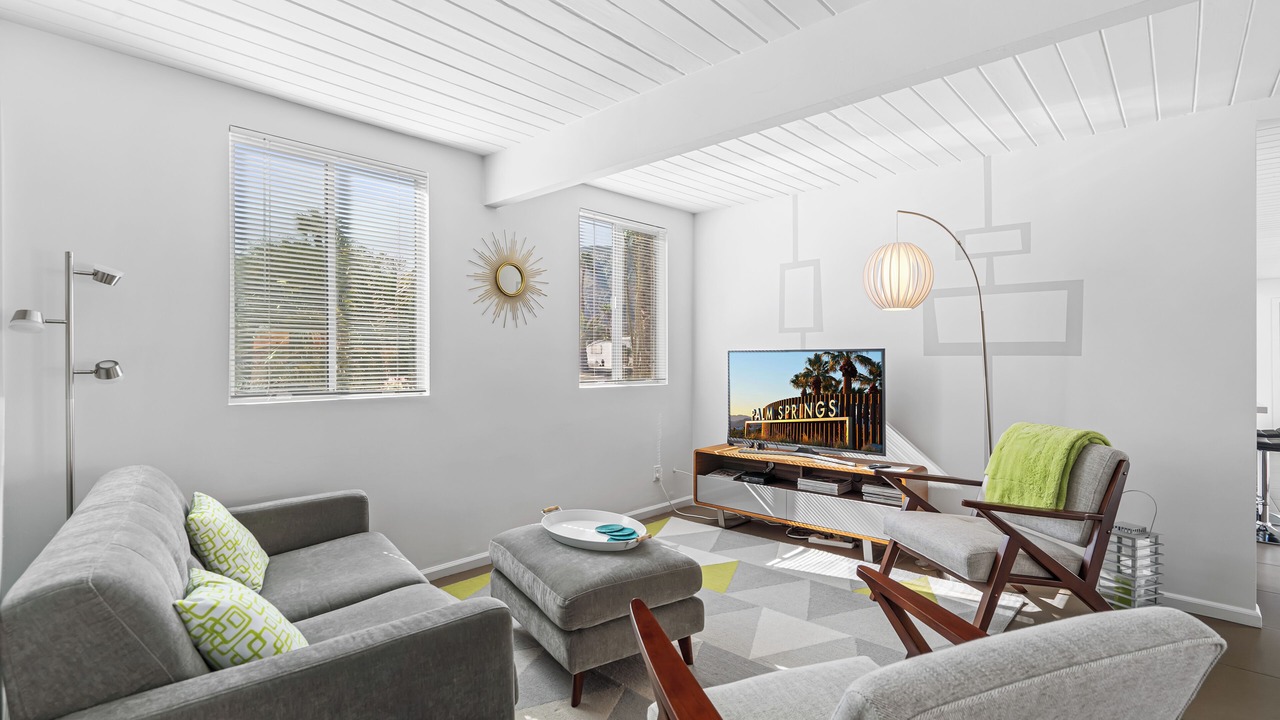 Photo of Livingroom in Racquet Club Estates