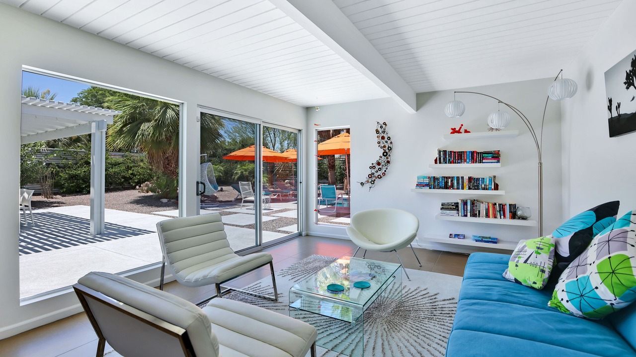 Photo of Livingroom in Racquet Club Estates