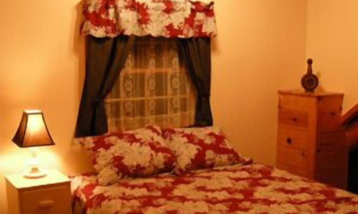 Photo of Bedroom in Shingletown