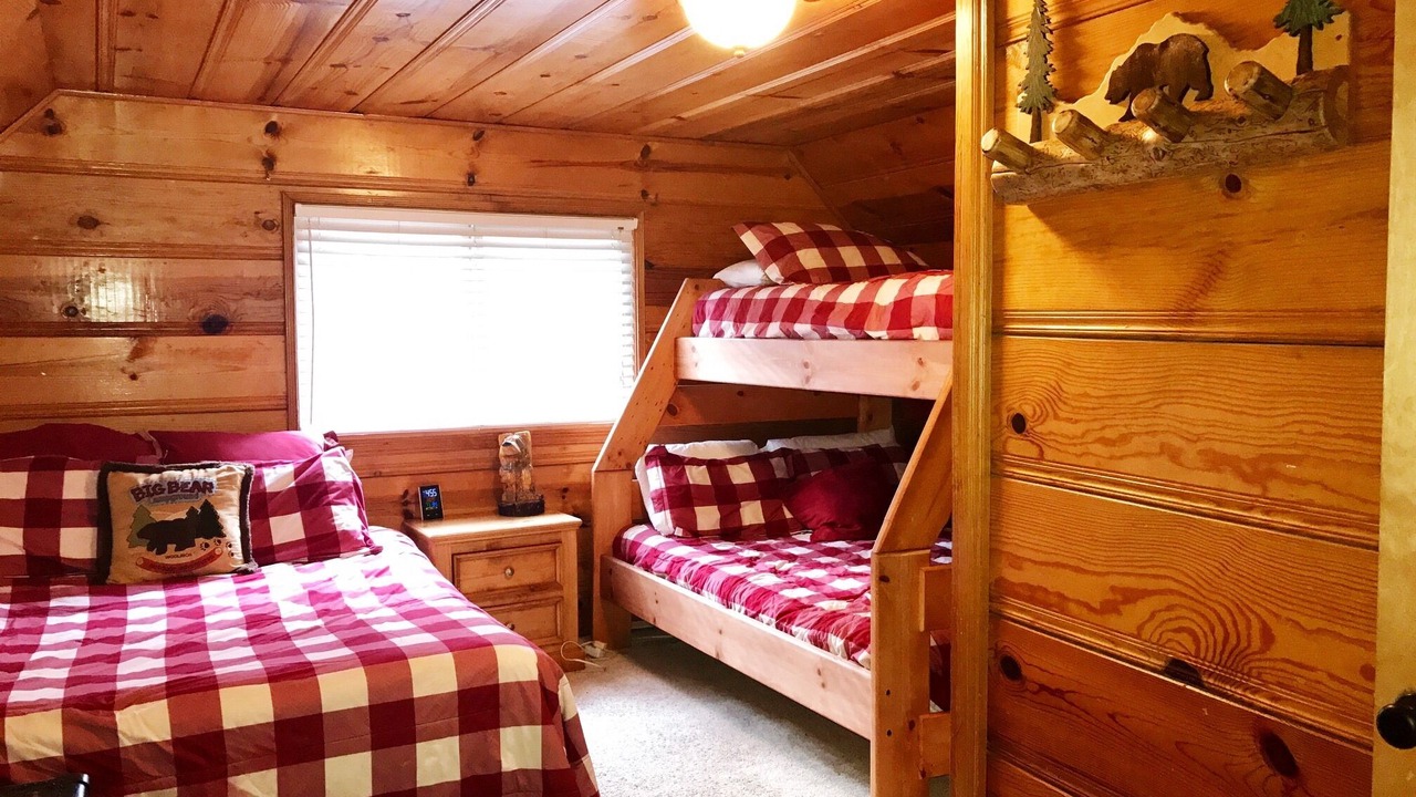 Photo of Bedroom in Moonridge