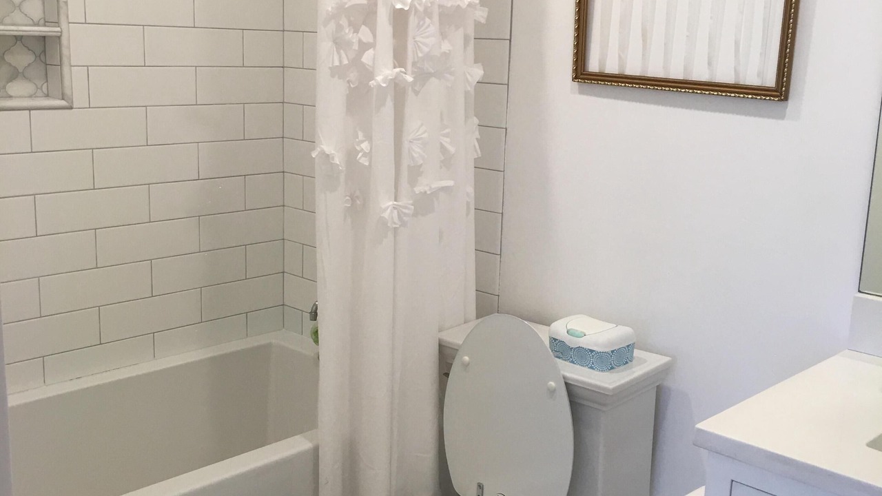 Photo of Bathroom in Cardiff-by-the-Sea