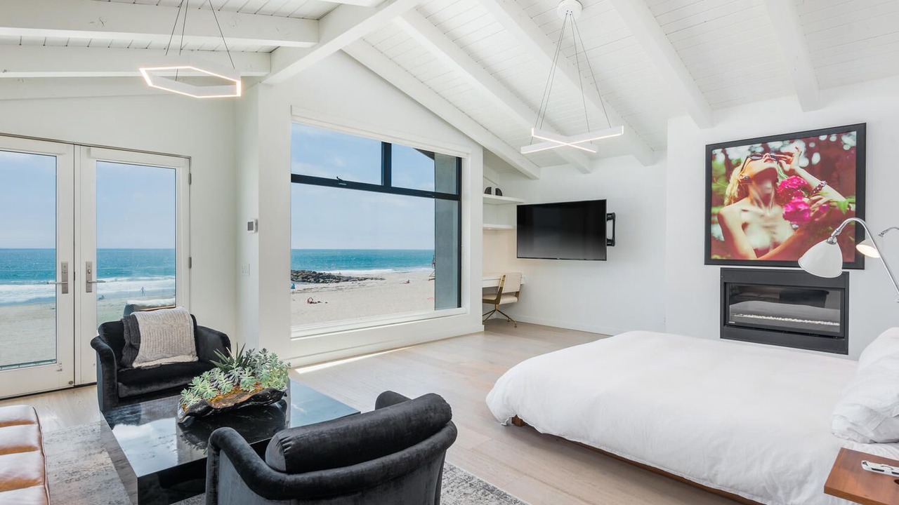 Photo of Livingroom in Pierpont Bay