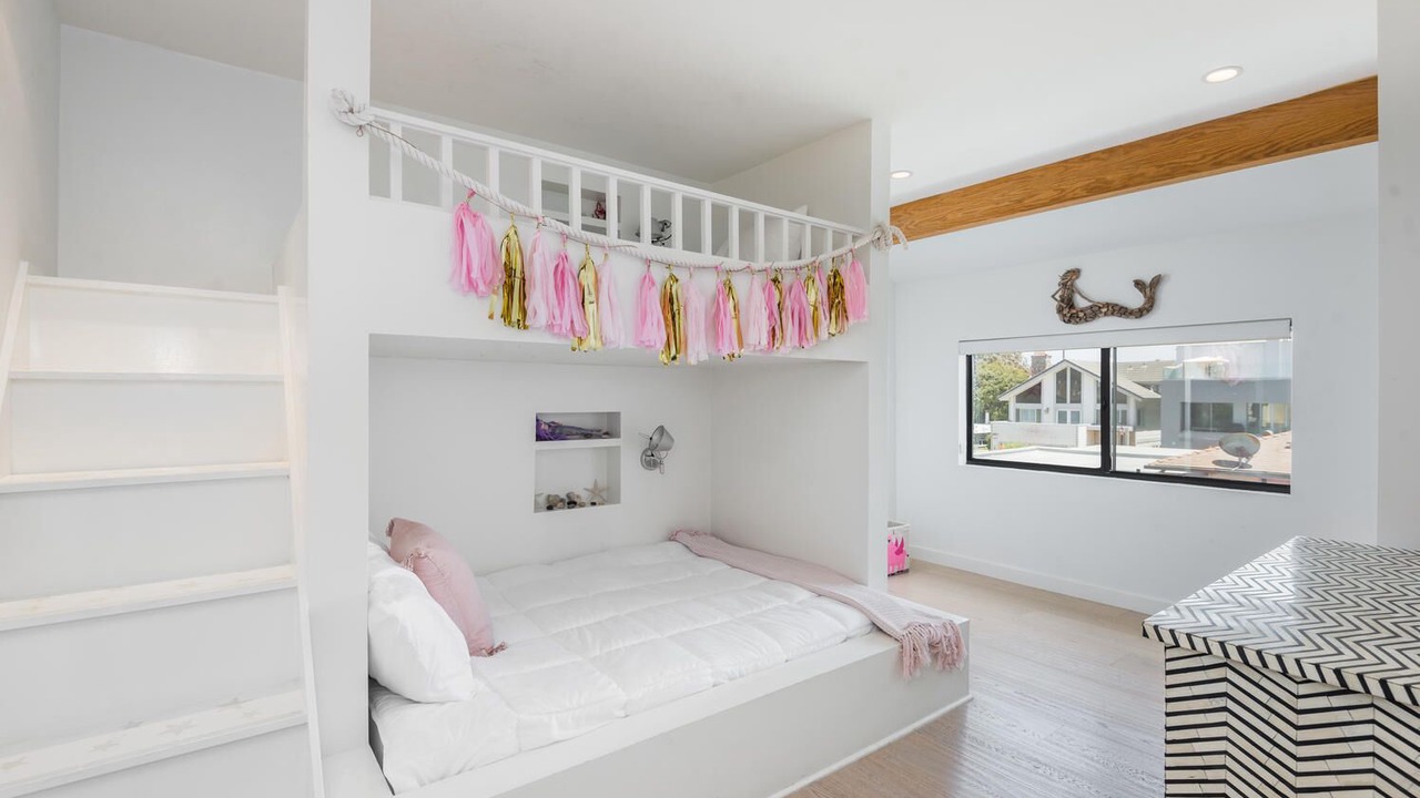 Photo of Bedroom in Pierpont Bay