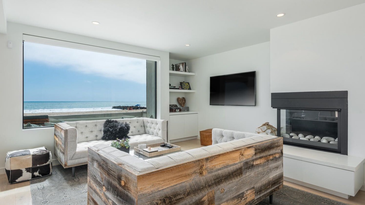 Photo of Livingroom in Pierpont Bay