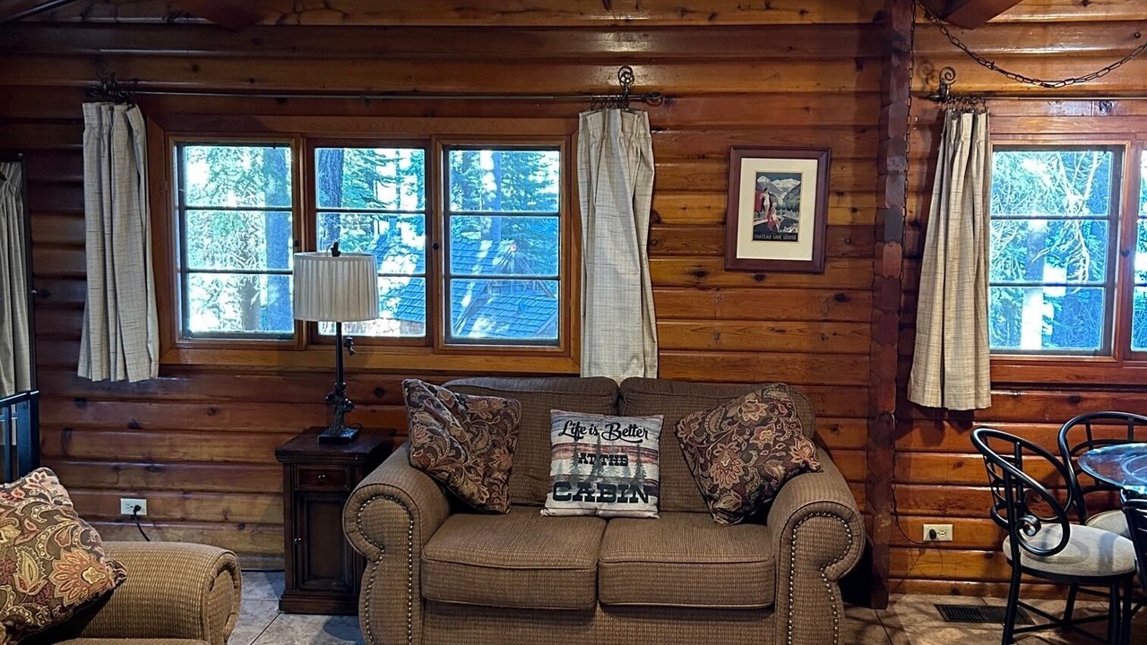 Photo of Livingroom in Donner Lake Woods