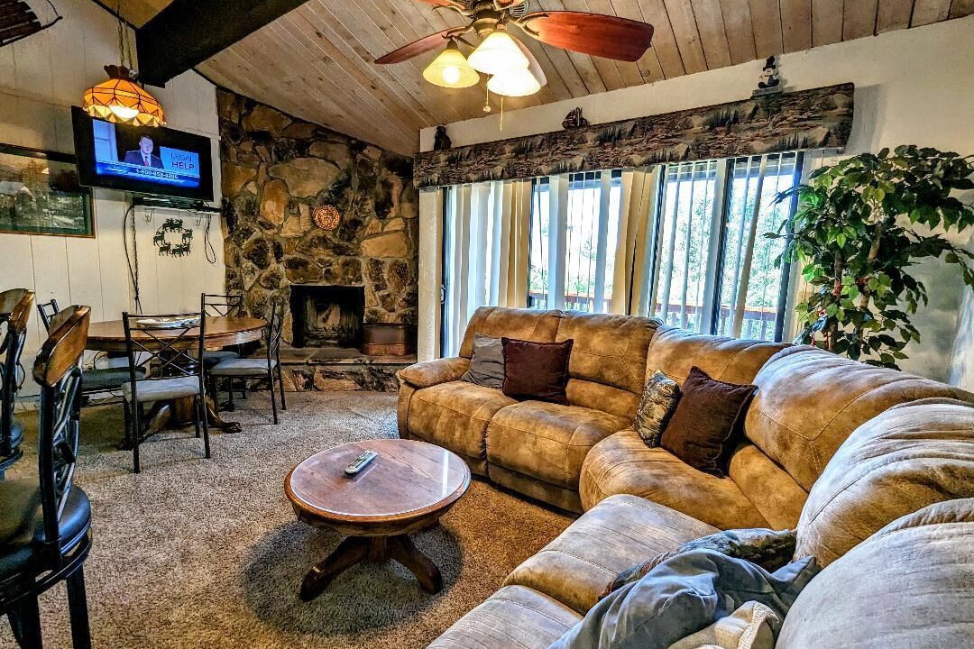Photo of Livingroom in Big Bear Lake
