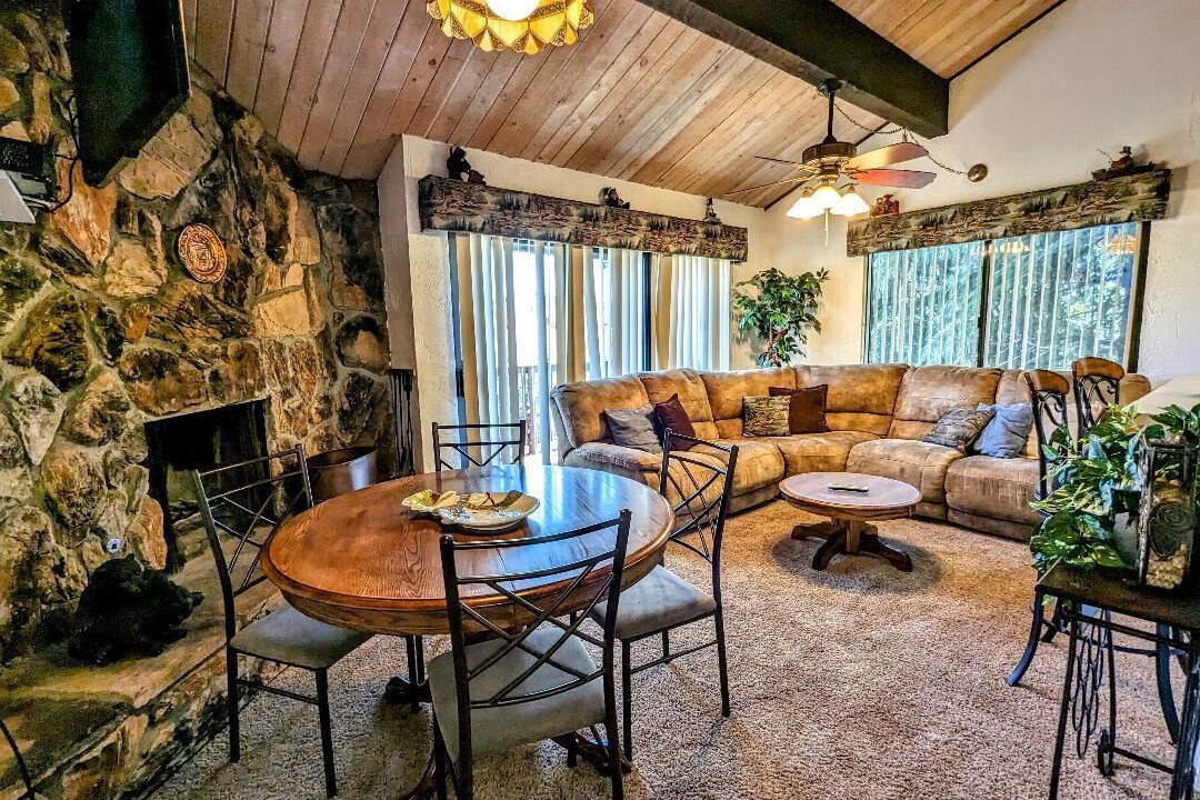Photo of Livingroom in Big Bear Lake