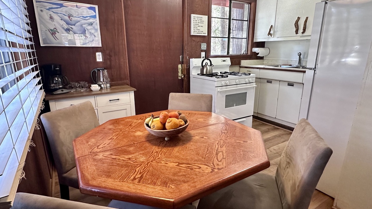 Photo of Livingroom in North Wawona