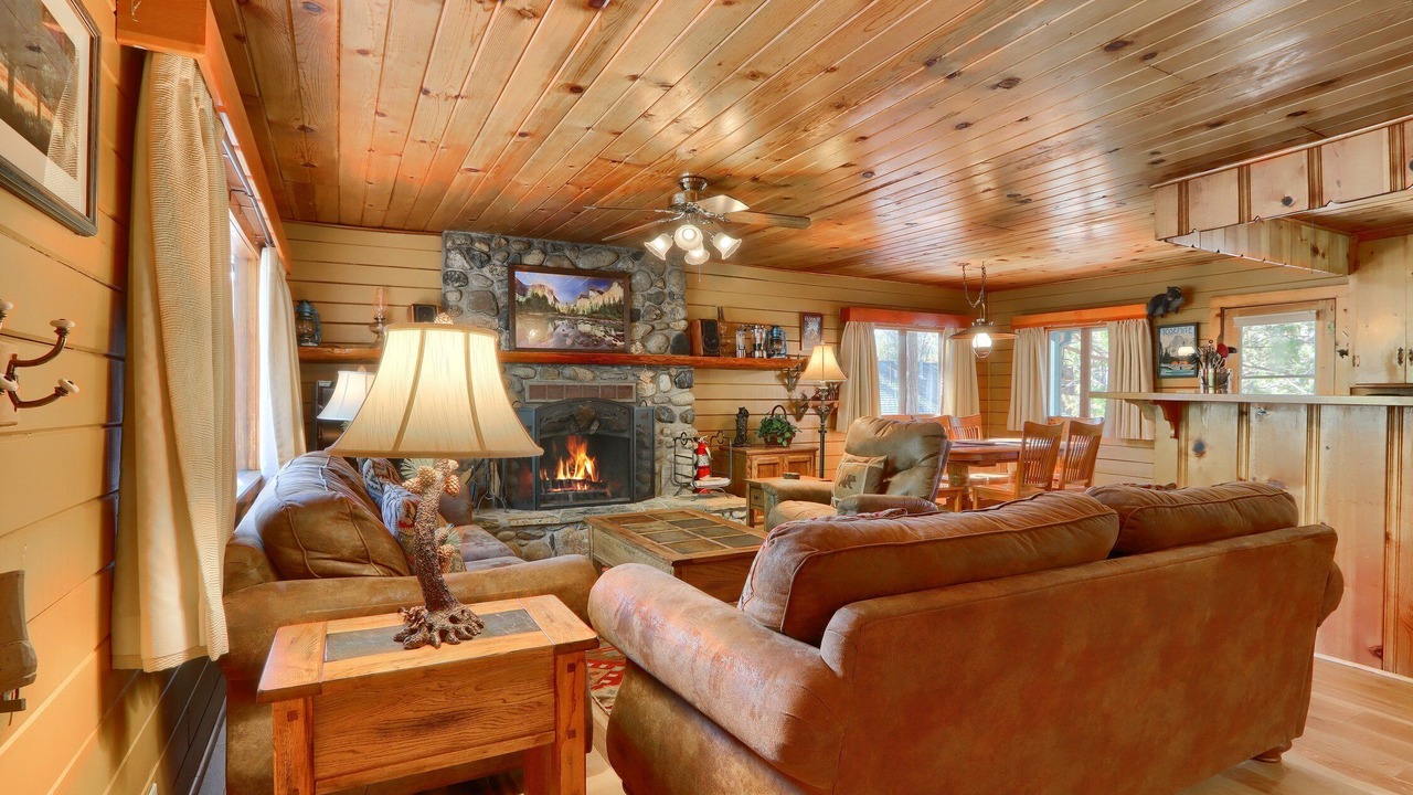 Photo of Livingroom in North Wawona