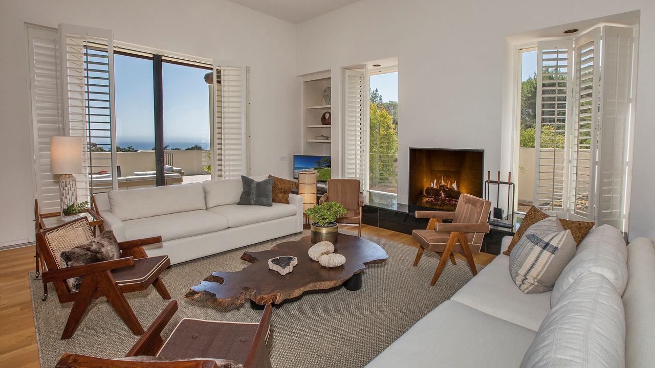 Photo of Livingroom in Golden Quadrangle