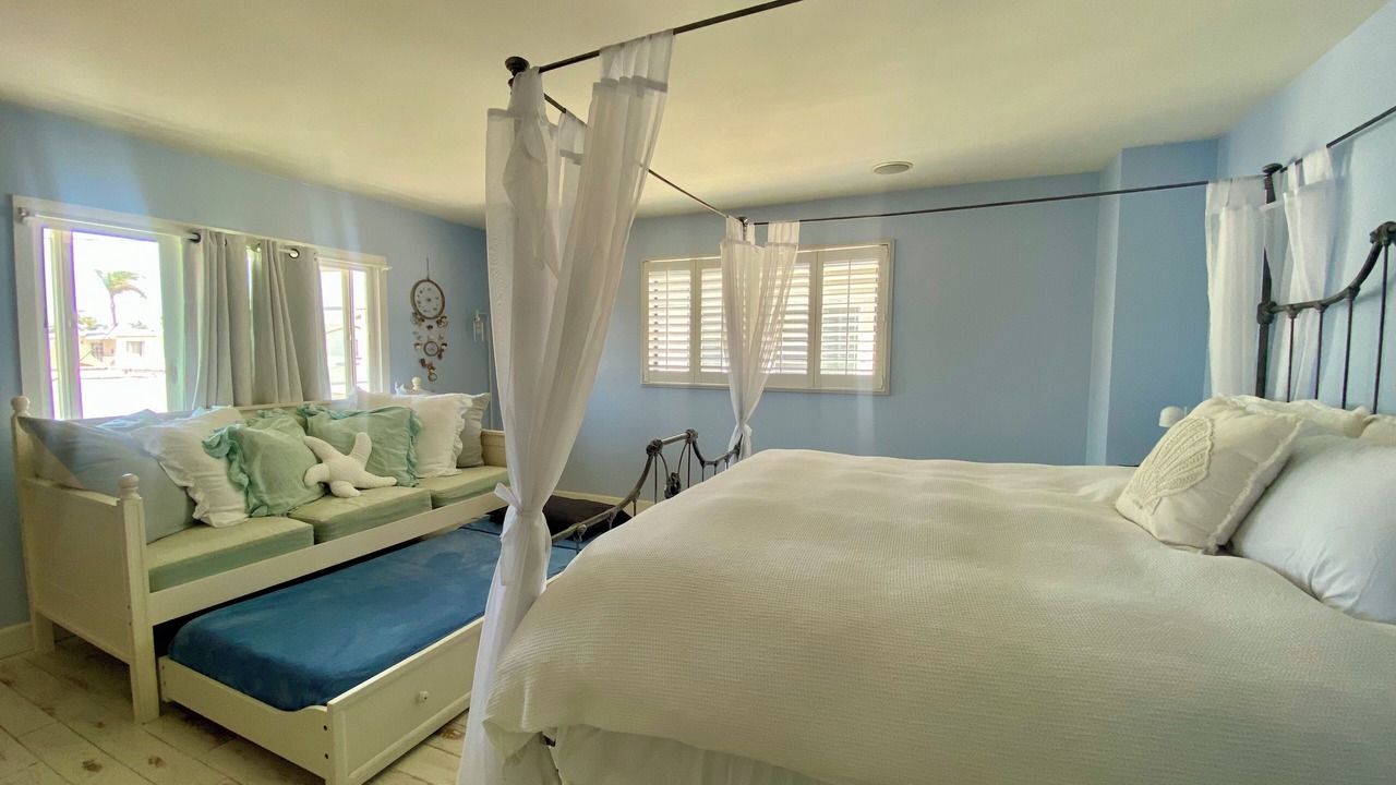 Photo of Bedroom in Belmont Shore
