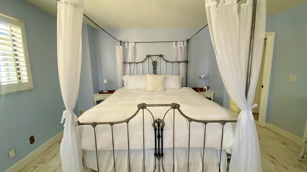 Photo of Bedroom in Belmont Shore