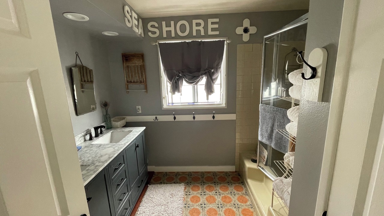 Photo of Bathroom in Belmont Shore