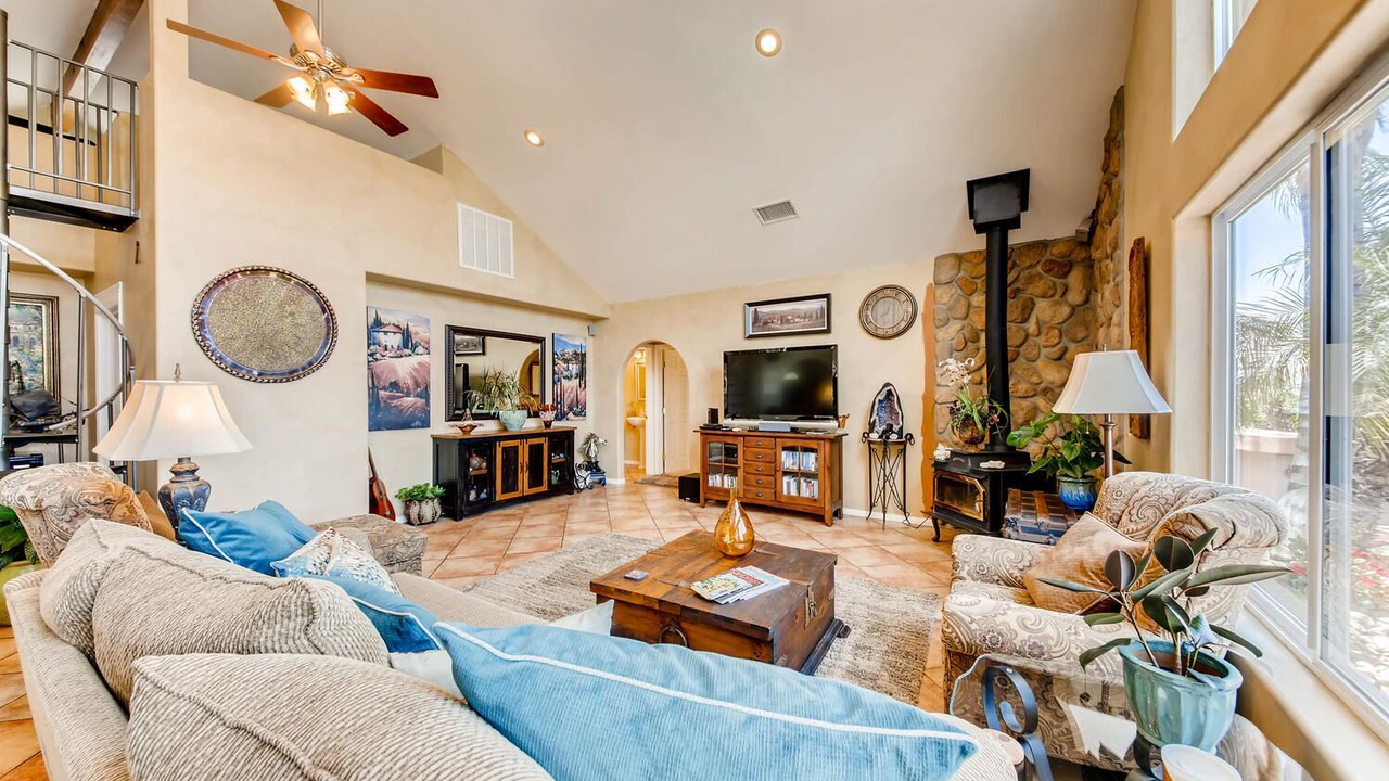 Photo of Livingroom in Valley Center