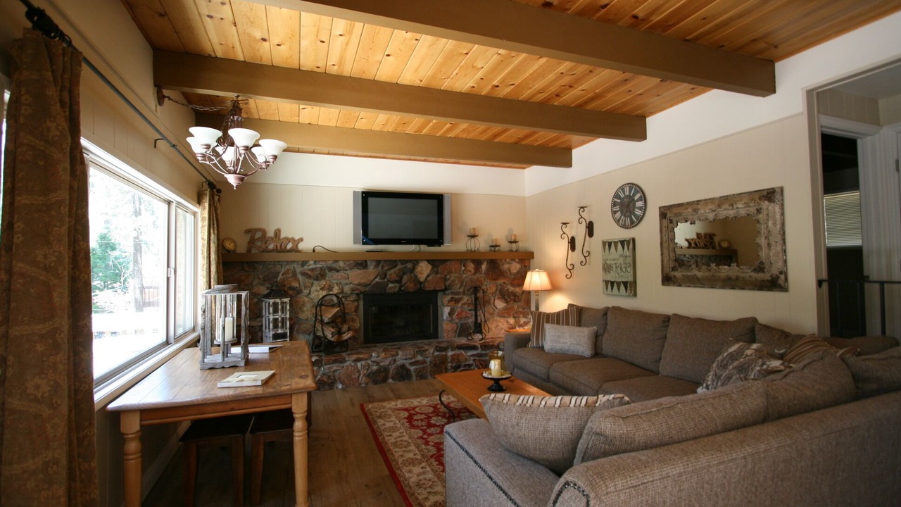 Photo of Bedroom in Fawnskin