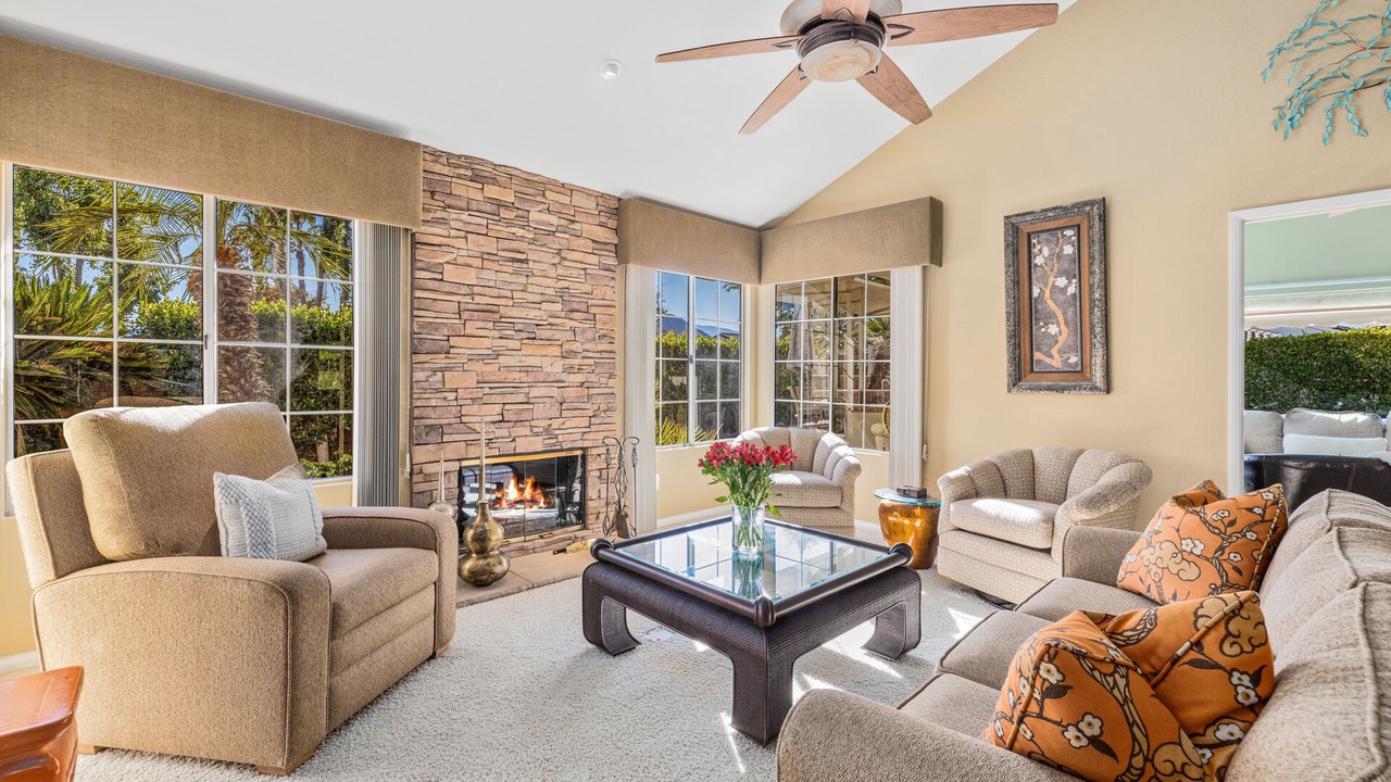 Photo of Livingroom in Palm Desert