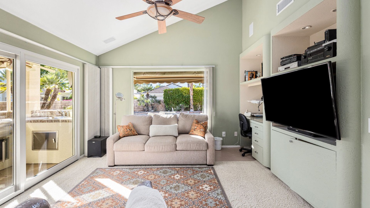 Photo of Livingroom in Palm Desert