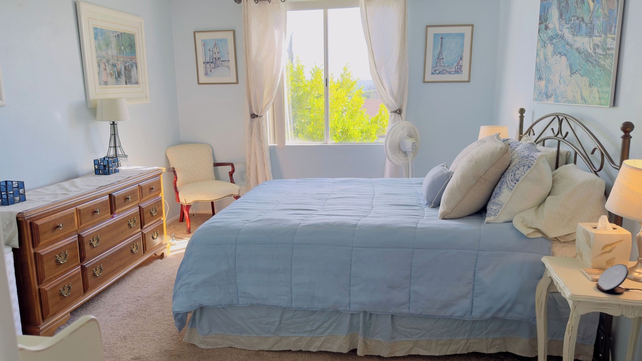 Photo of Bedroom in Valley Glen