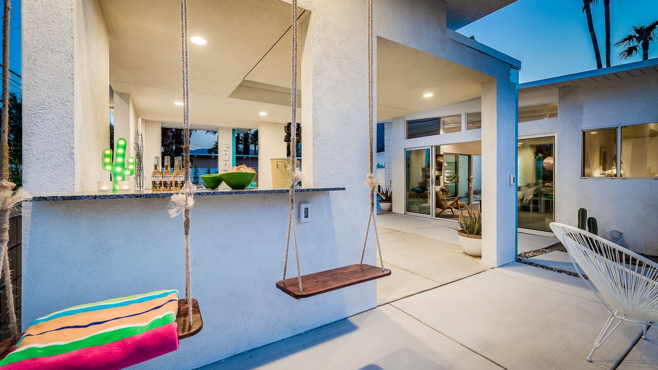 Photo of Patio Balcony in Racquet Club Estates